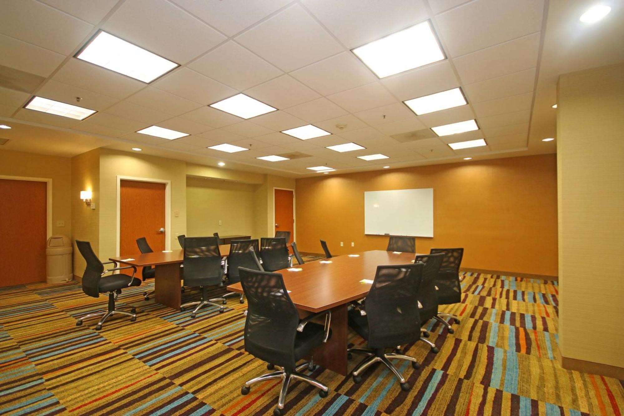Hotel Fairfield & By Marriott